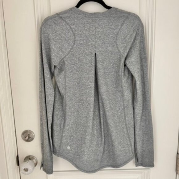 Lululemon Heathered Gray Nulu Long Sleeve Crewneck Top Size 6 Relaxed Fit - Picture 4 of 6